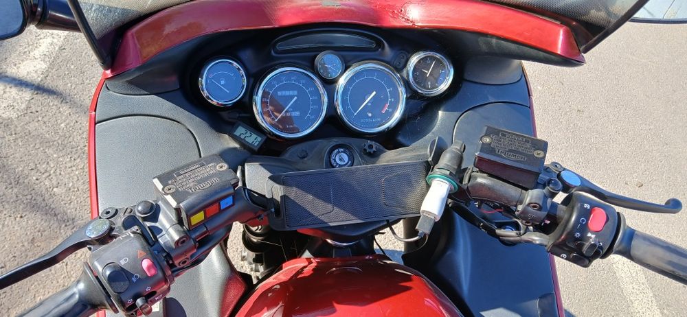 Motocicleta Triumph drophy 1200cc pt cunoscatori ACCEPT VATIANTE AUTO!