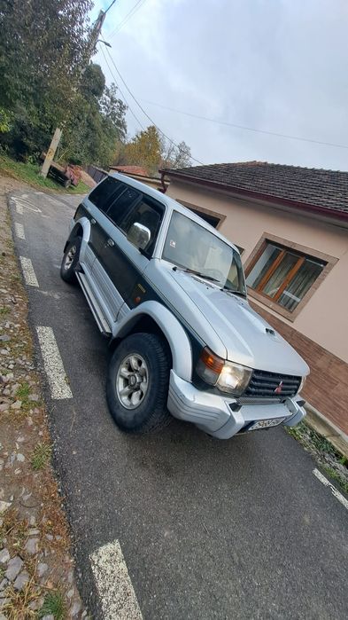 Vând mitsubishi pajero