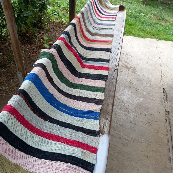 Presuri țesute în război.