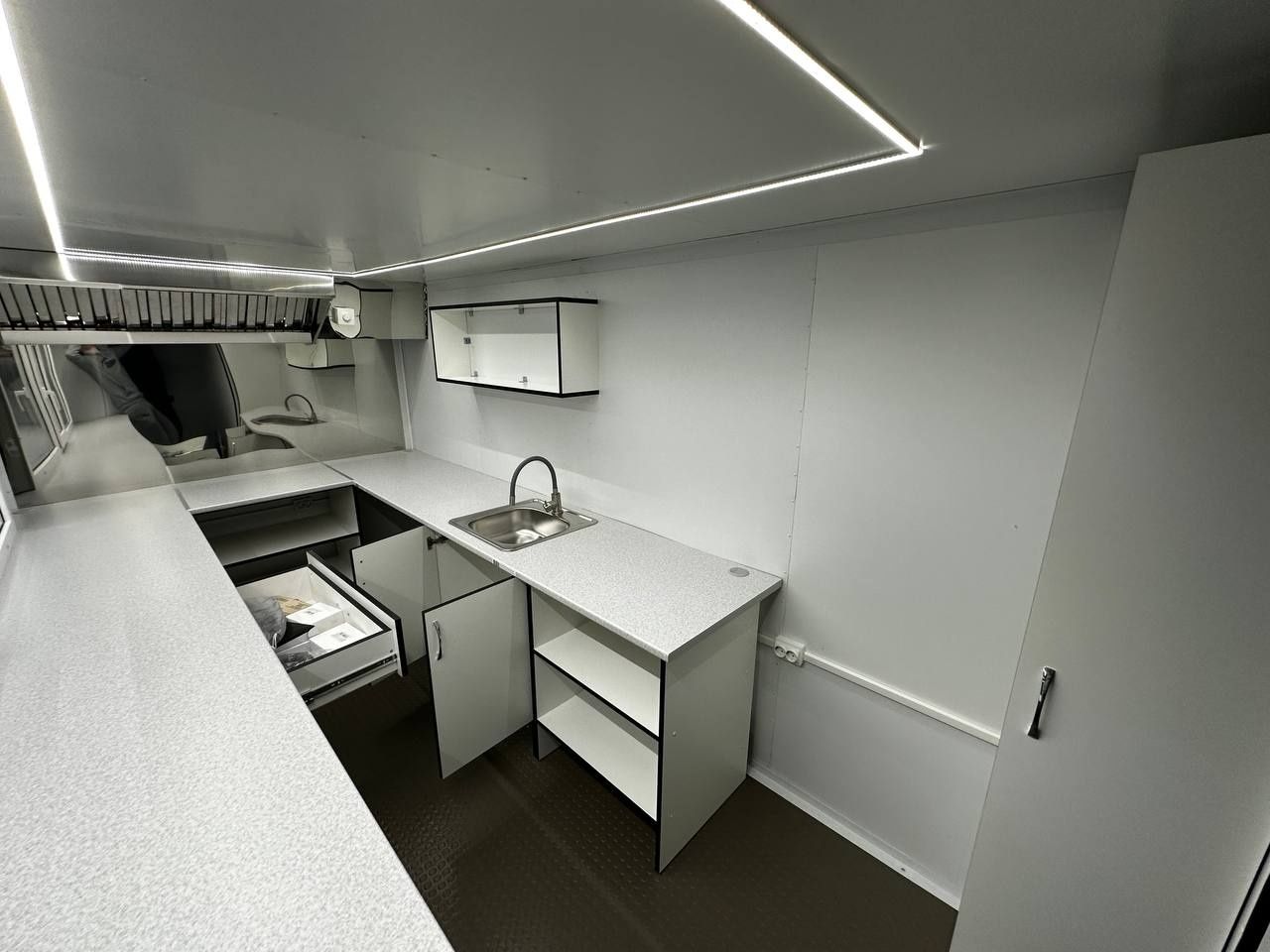 Търговска каравана за бързо хранене 4*2*2м