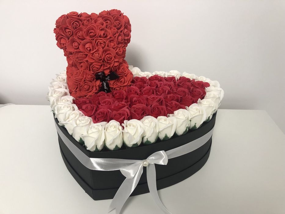 Cutie in forma de inima cu ursulet pret 250 lei