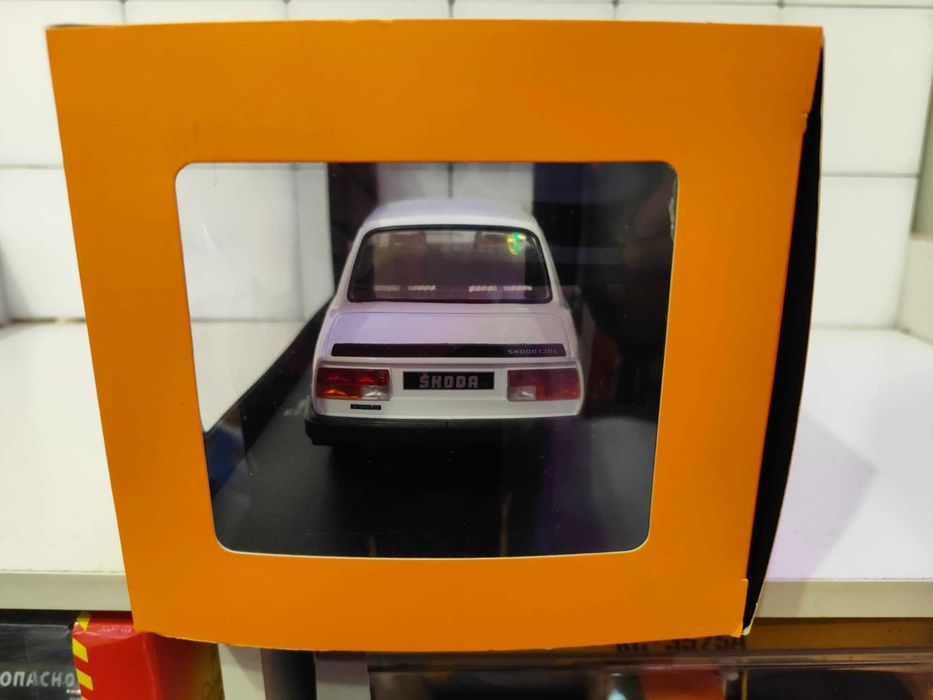 Продавам модел на Skoda 130 L, 1988 мащаб 1/18 на фирма Ixo