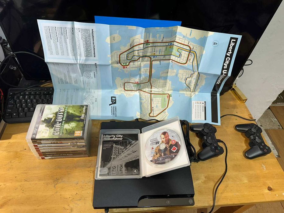 Consola sony playstation 3 slim cu jocuri multe si 2 manete