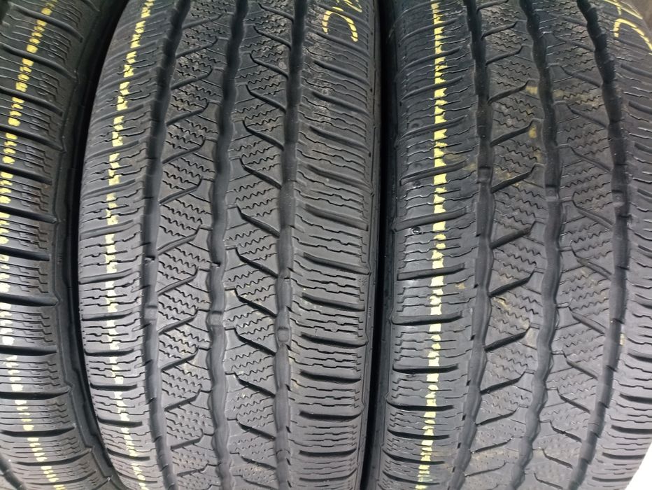 4 anvelope de iarna Continental 225/55 R17C.Pretul este pe bucata.
