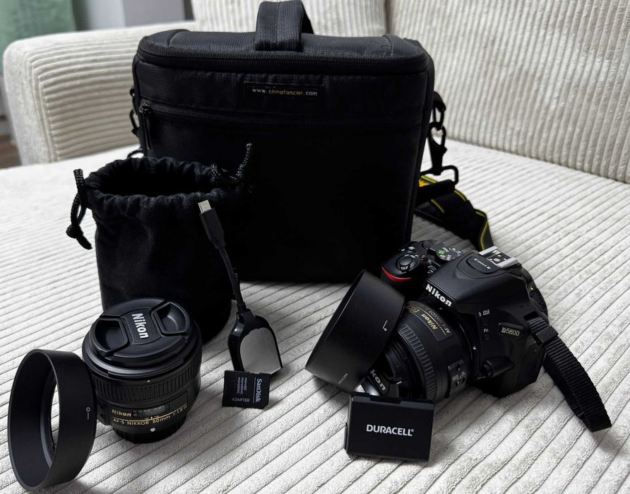 Nikon D5600 Kit + accesorii | 4420 cadre