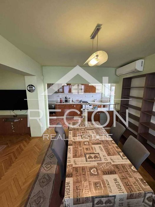 Тристаен НОВ обзаведен апартамент-Широк център