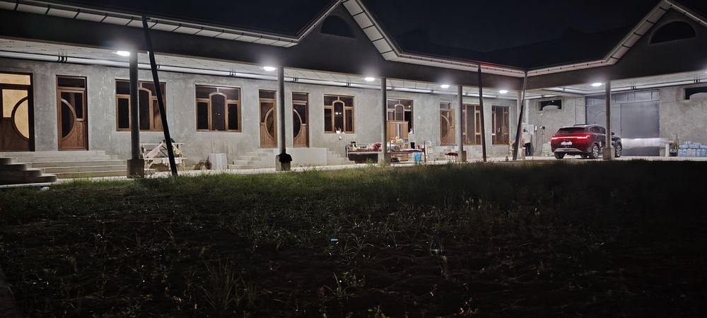 8 sotik hovli sotiladi