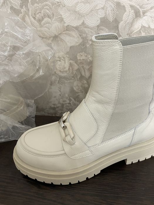 Продаю обувь челси.