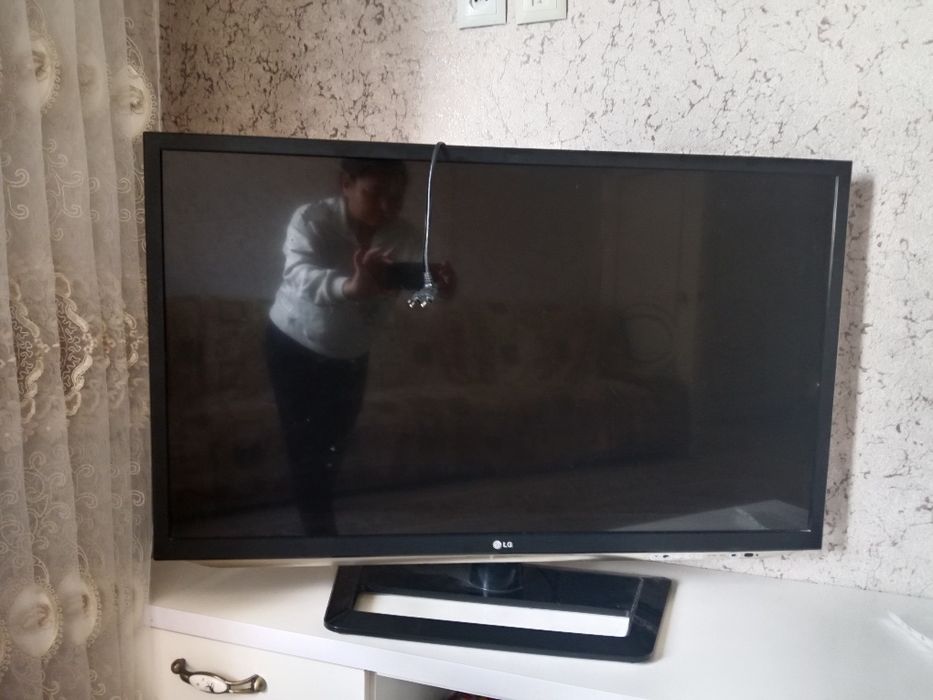 Телевизор срочно продам