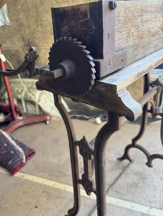 Taietor  tutun vechi decor sau uz