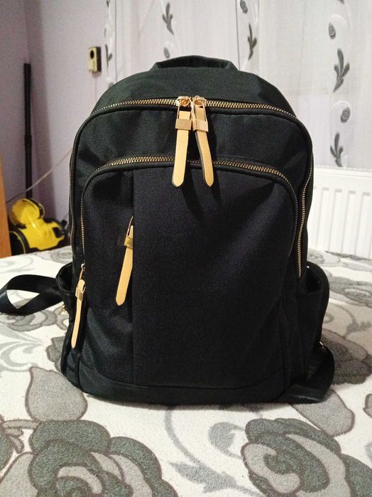 Дамска раница-много здрава-нова