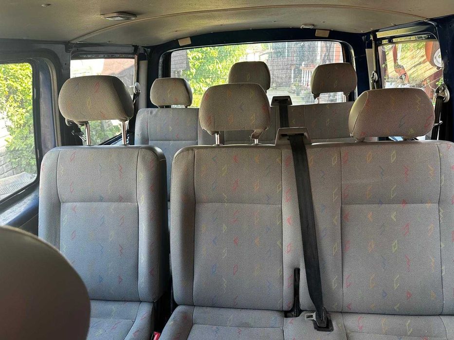 VW Transporter T5 8+1 locuri