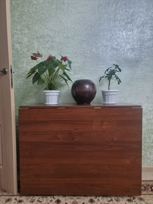 Тумбочка стол раскладной.