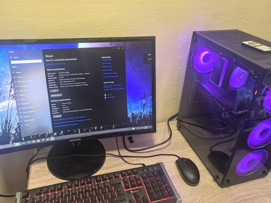 Calculator complet de gaming cu monitor și i7 9700