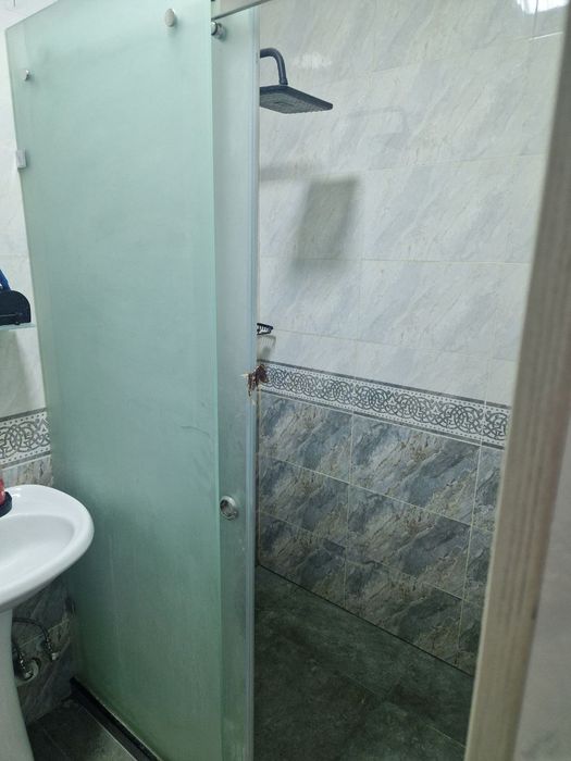 Assalomu aleykum. 2 xonali uy sotiladi. Sergili sofdil birlik maxalla.