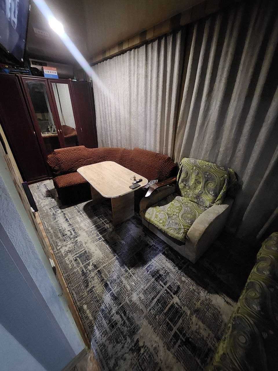 Шота Руставели 3/5/5 кирпич балкон 2 на 6 68м²