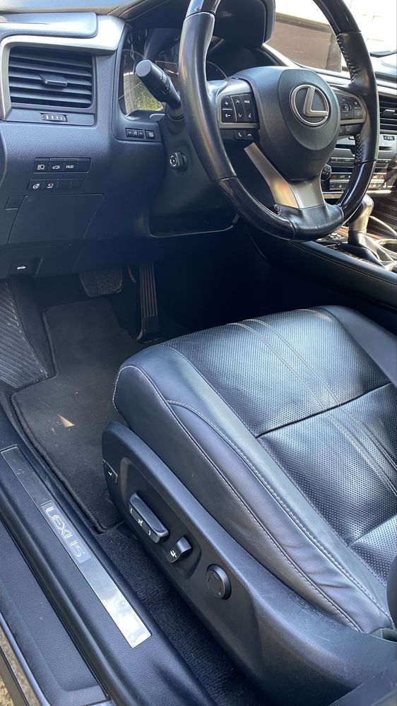 Proprietar vand Lexus RX 450h, model Luxury