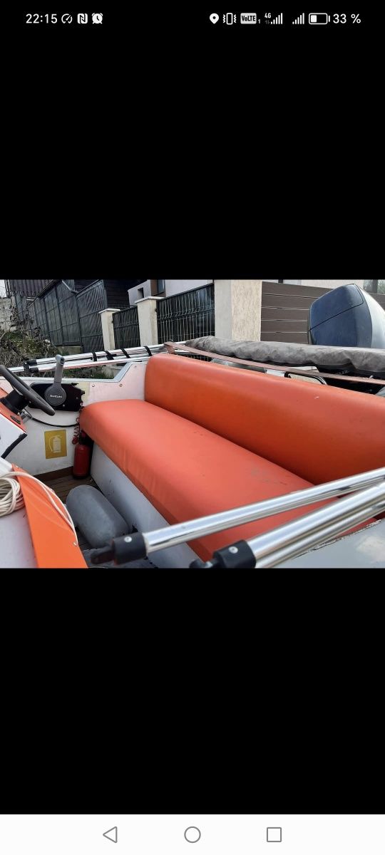 barca cu peridoc si  motor 70 cai  injecție