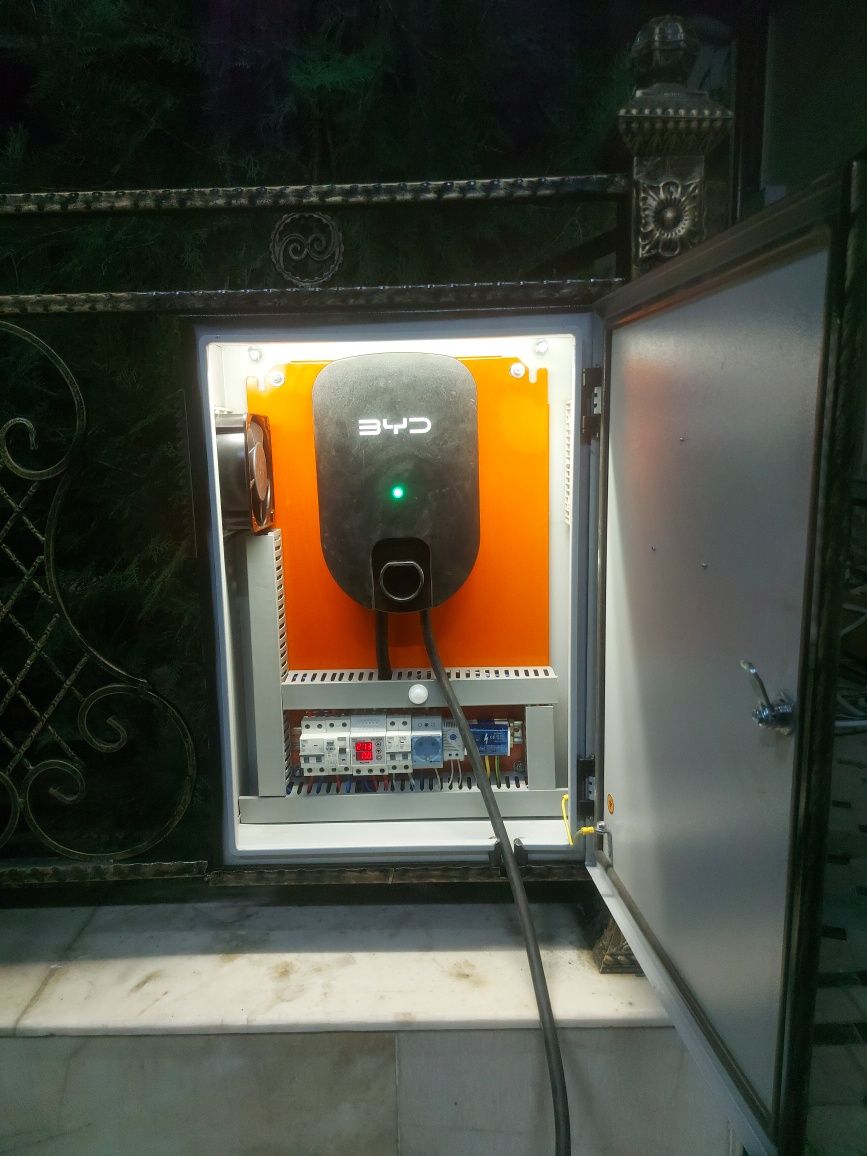 Elektromobil uchun zaryadlash qurilmasini o'rnatish. установка зарядка