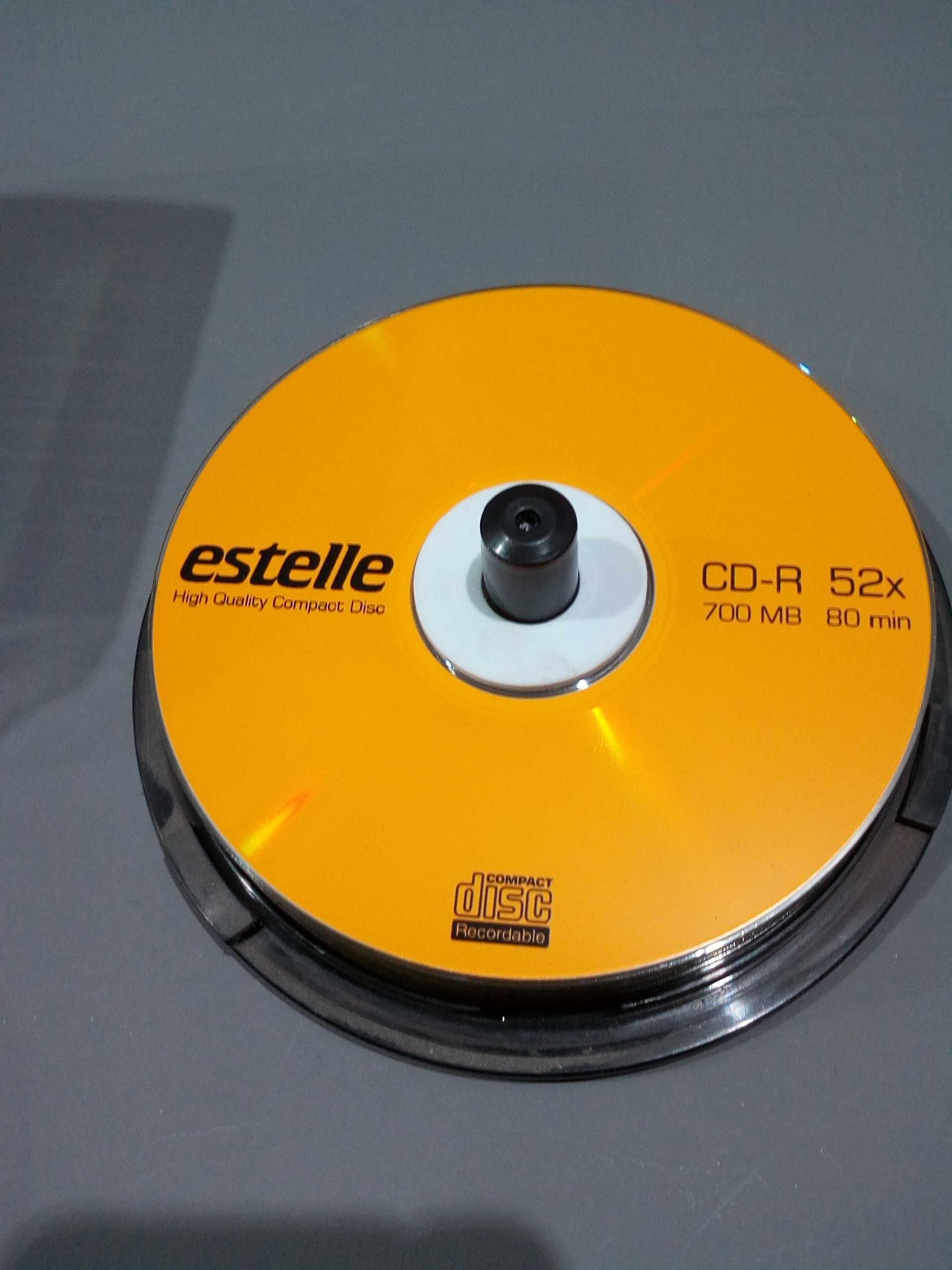CD blank Bulk 70buc +Butoias 14buc Estelle 700Mb 52x –Noi