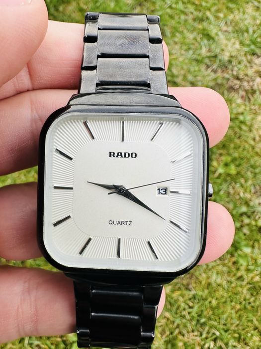 Ceas Rado True Square watch featuring a white dial