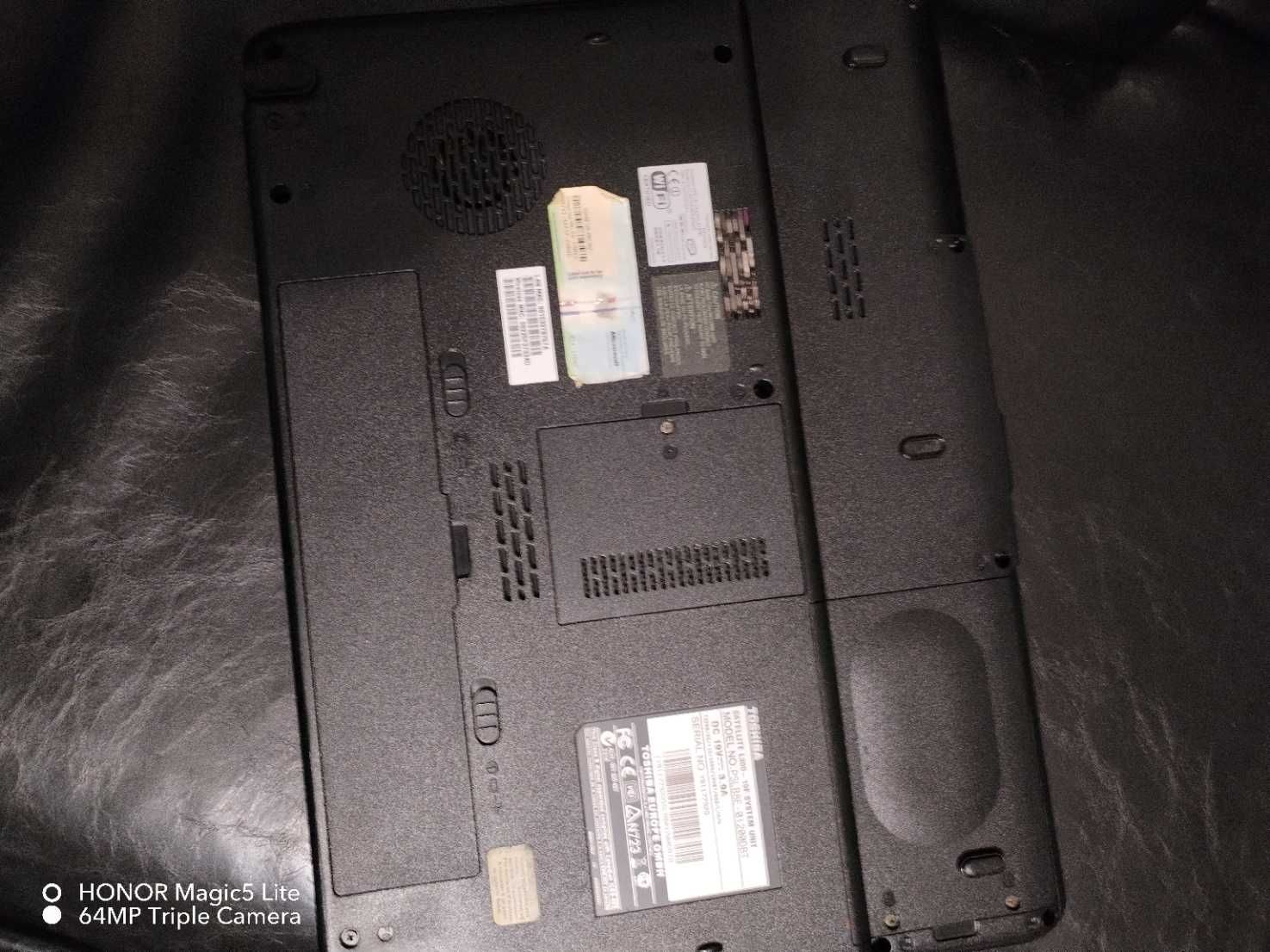 Продавам лаптоп TOSHIBA satellite L300-19f