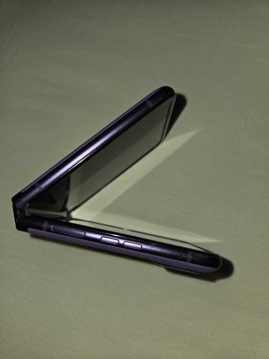 MOTOROLA RAZR 40 с гаранция