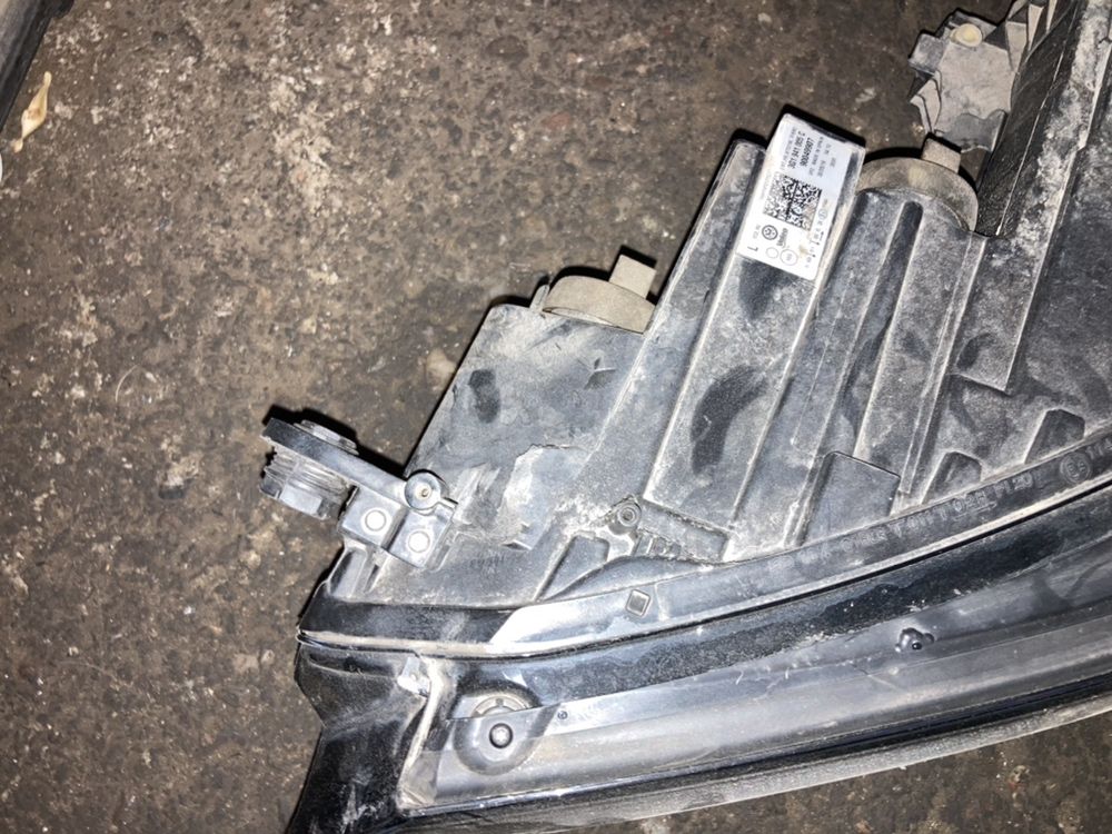 Far VW Passat B8 2014 - 2018 Far Stanga
