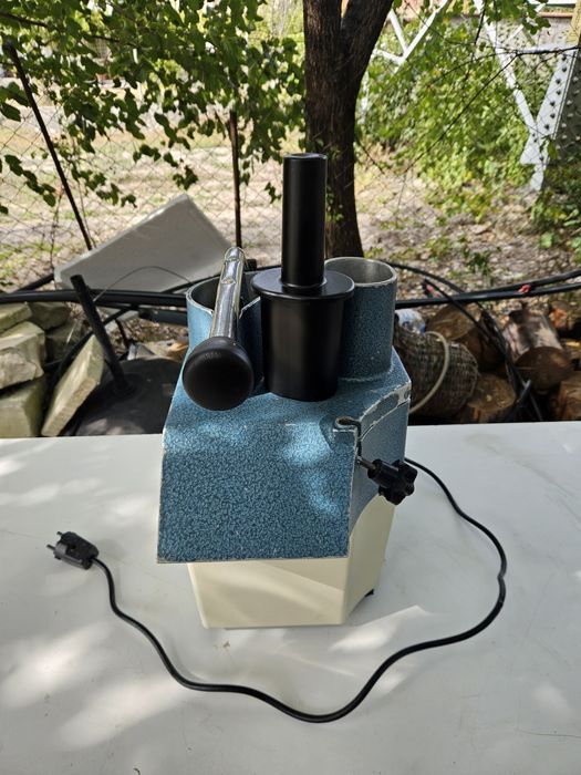 Зеленчукорезачка за стъргане на кашкавал и рязане на зеленчуци втора у