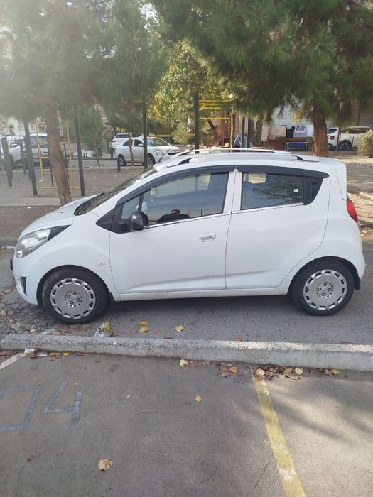 Продам Chevrolet Spark 2015, белый, без ДТП!