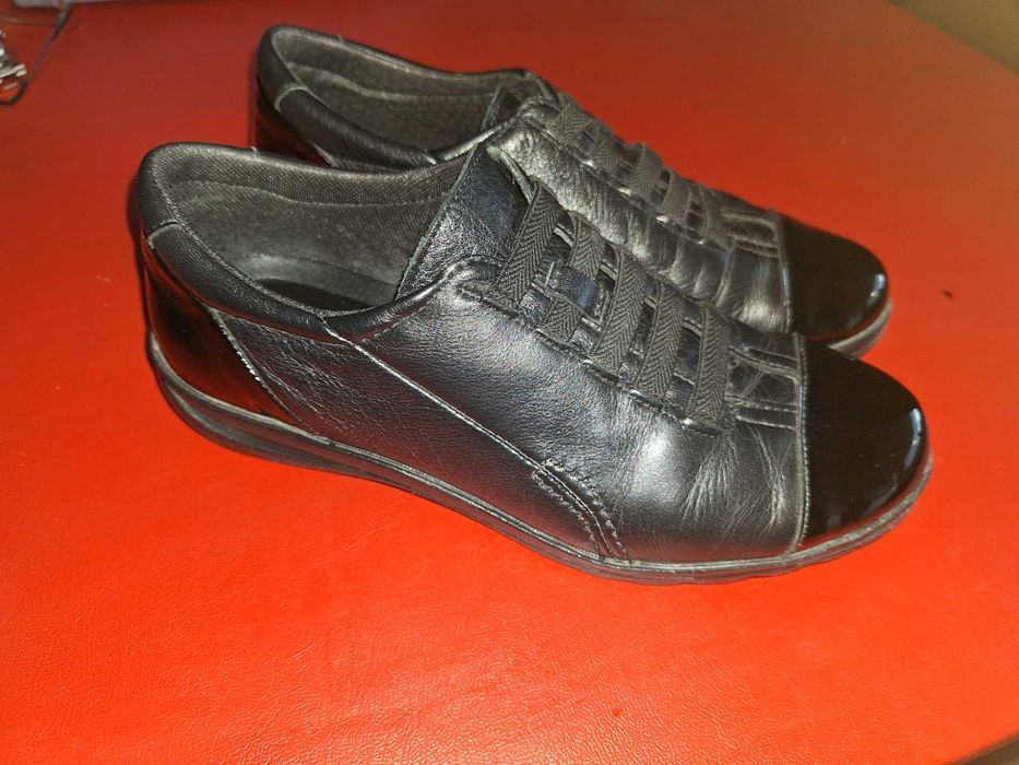 Испански кожени обувки в отлично състояние