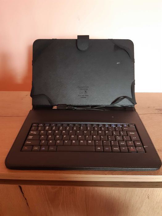 Калъф (кожен) за таблет с клавиатура