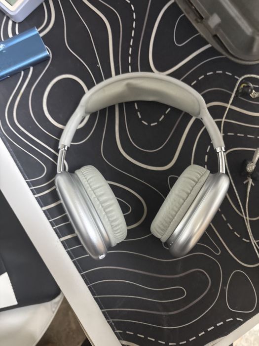 Беспроводные наушники hoco.