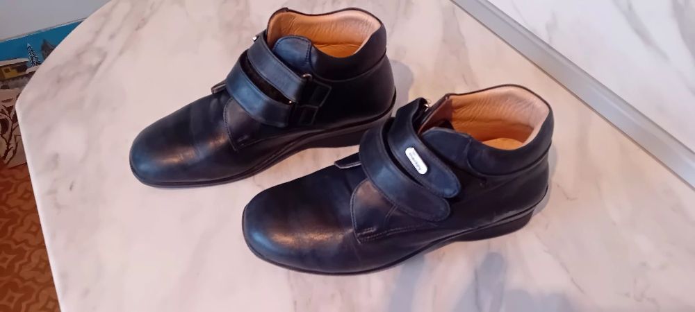 Дамски зимни боти от естествена кожа.