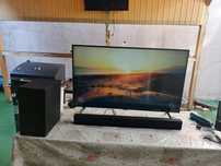 Vând urgent Televizor SAMSUNG 43CU7172, 108 cm, + sound bar Samsung