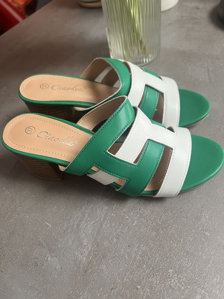 Sandale noi verzi cu alb, marimea 37