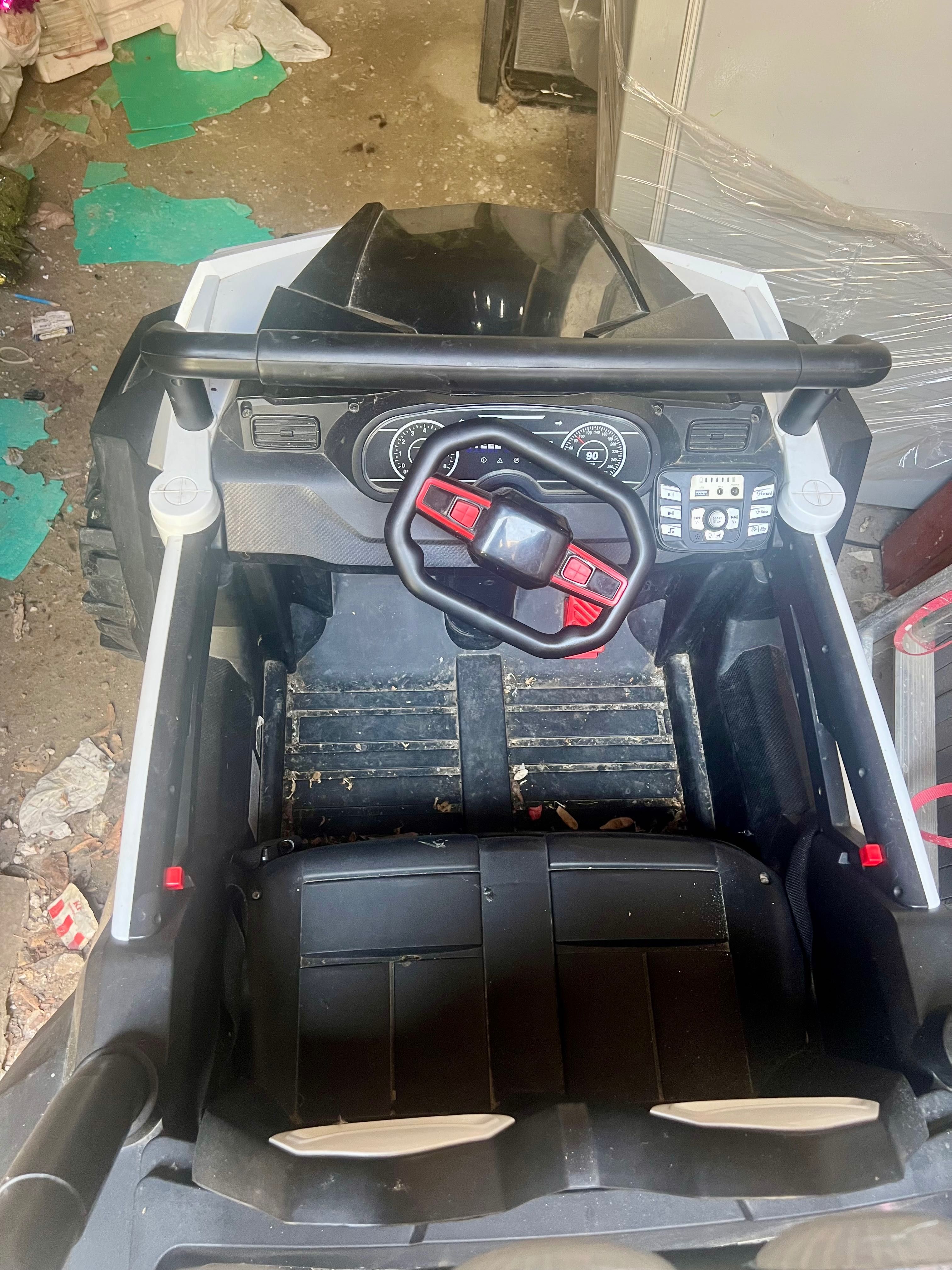 Jeep electric 4x4 pentru copii, cu telecomandă și baterie lithium