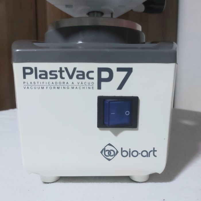 Plast Vac P7 – aparat vacuum dentar