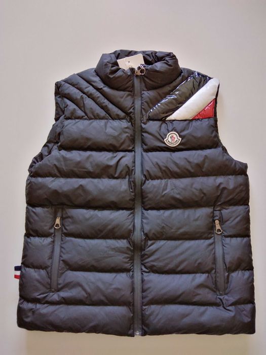 Vesta small logo black cu puf de gasca masura M L si XL