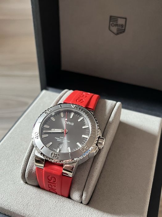 Оригинален мъжки часовник Oris Aquis Date Relief 43.5mm