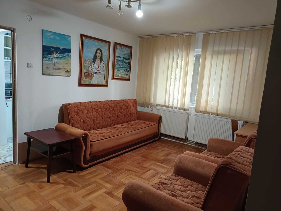 Inchiriez apartament  2 camere in zona Boul Rosu cu centrala proprie