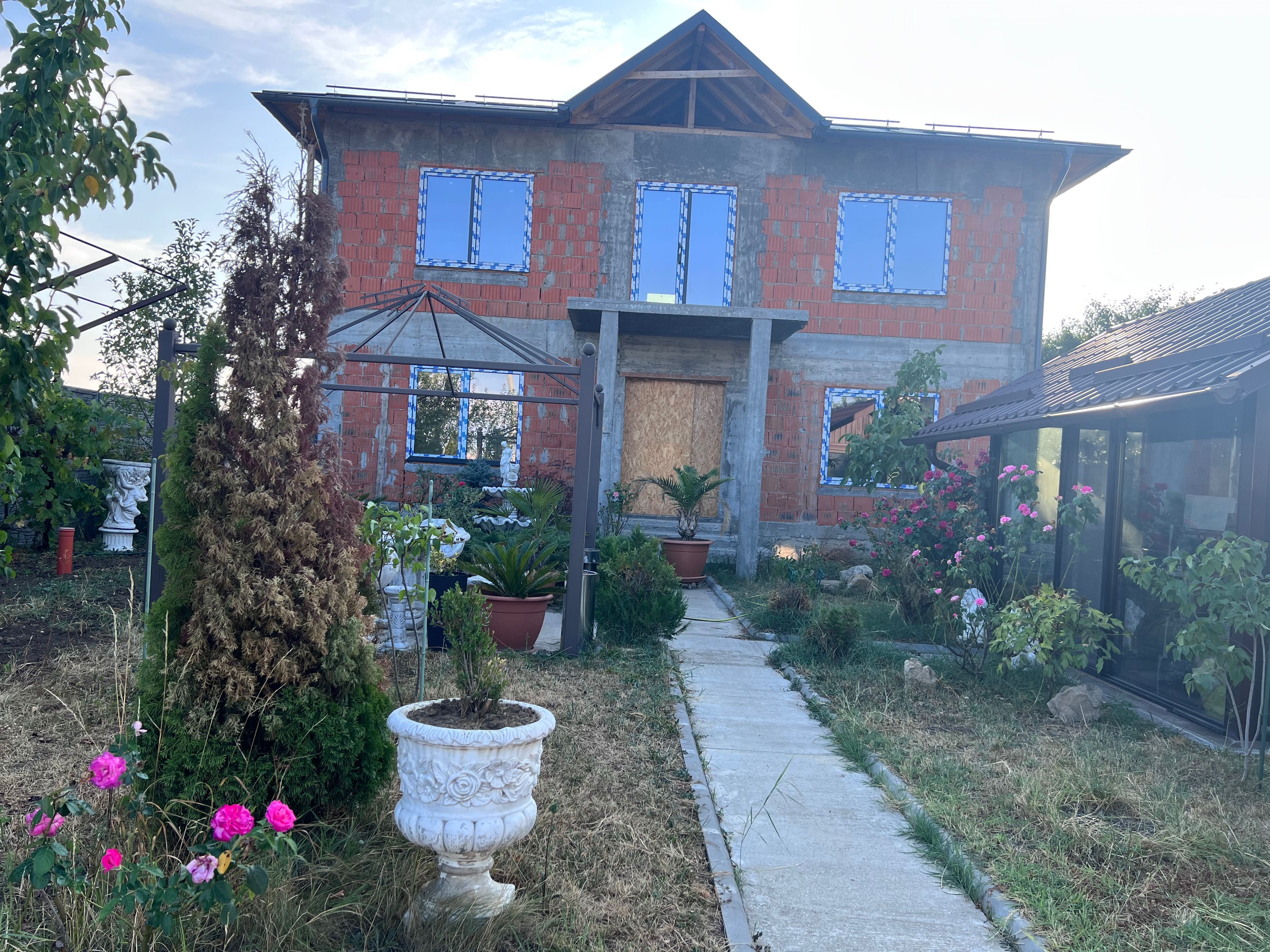 Vand casa individuala, la rosu- 130.000 Euro, an constructie 2023