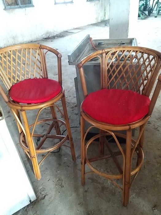 2 бар стола за ресторант