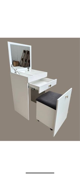 Срочно продам туалетный столик