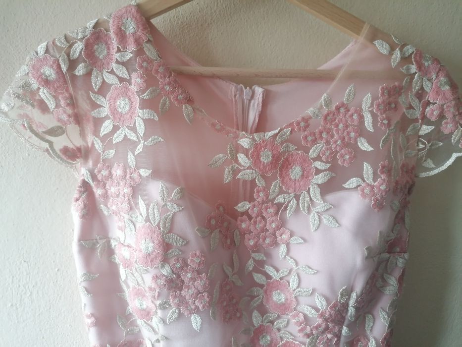 Rochie de ocazie roz cu broderie
