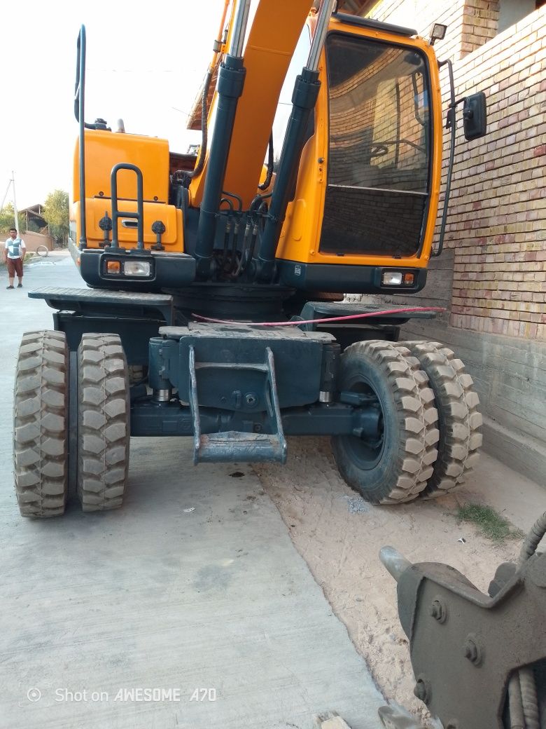 Ekskavator Hyundai sotiladi