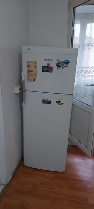 Vând frigider Artic