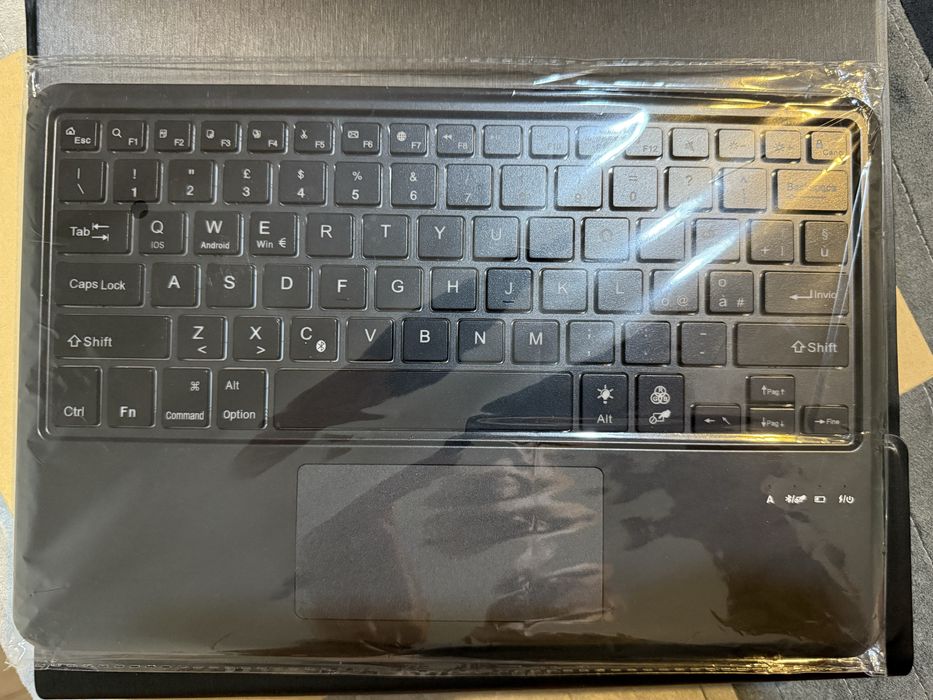 Ipad Pro husa book cover si tastatura.