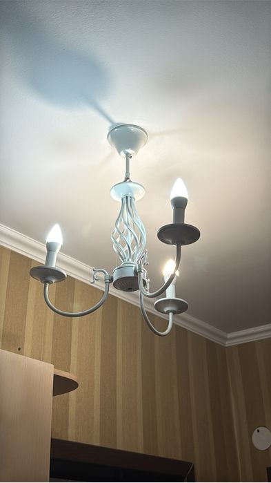 Продам люстры по 2000 тг