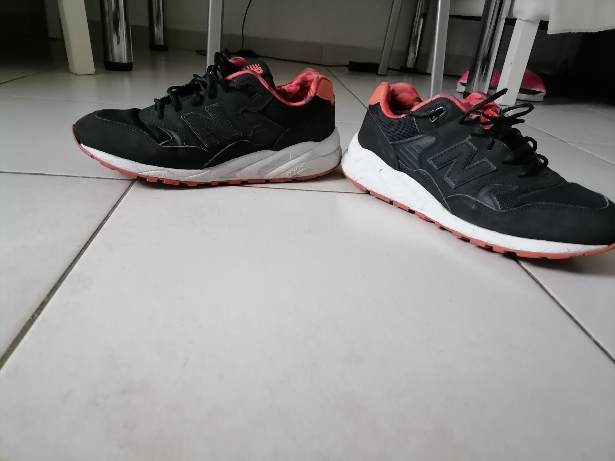 Vând adidași New Balance, în stare buna, produs de calitate produs de